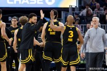 勇士逆袭破攻！NBA热火主场告负，库里轰下31分